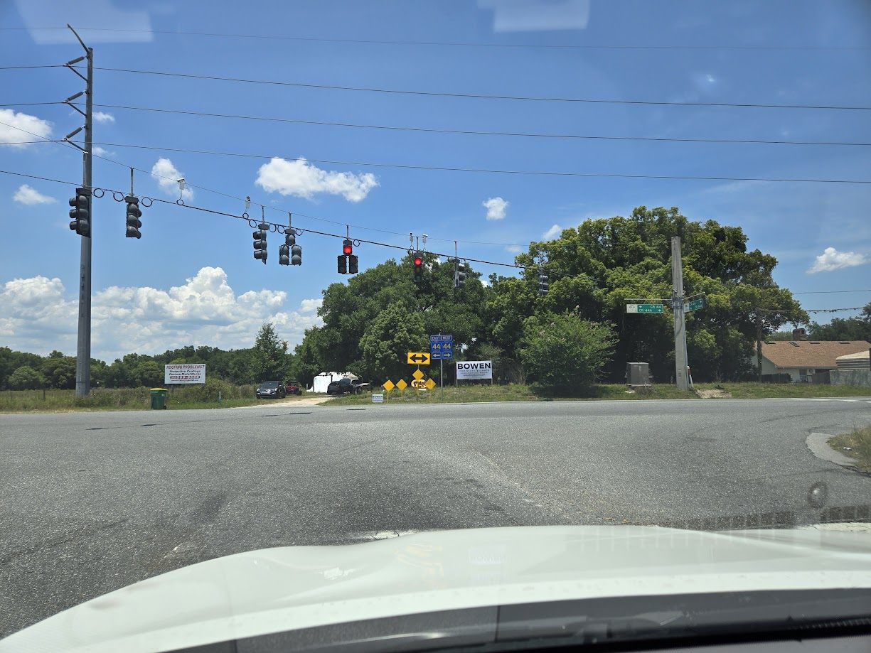 Full traffic signal mast over the intersection with CR 44 East/West signage